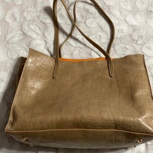 Leather tote bag with removable center zippered pocket
